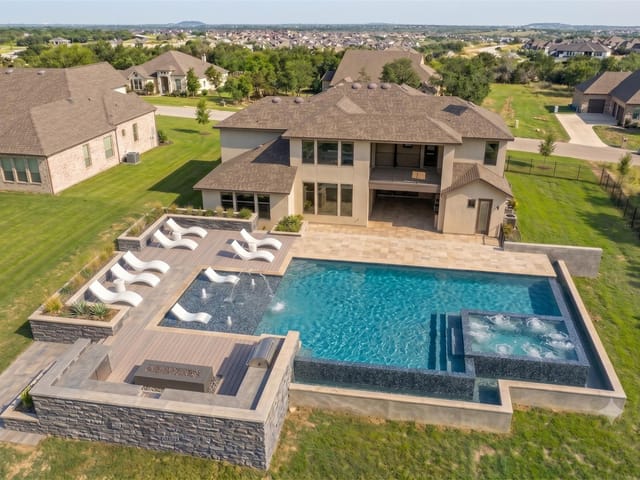 216 Spence LN