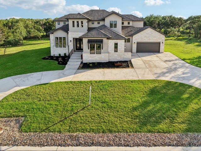 216 Spence LN
