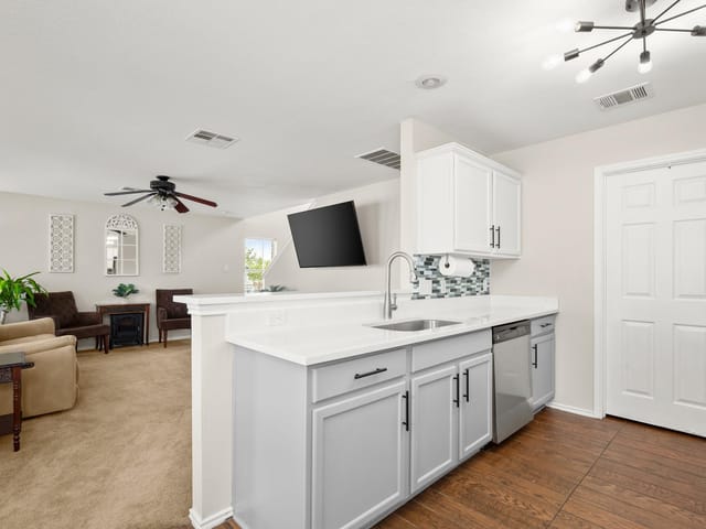 216 Sweet Leaf Ln