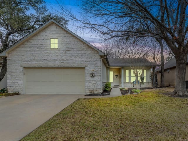216 Whispering Wind DR