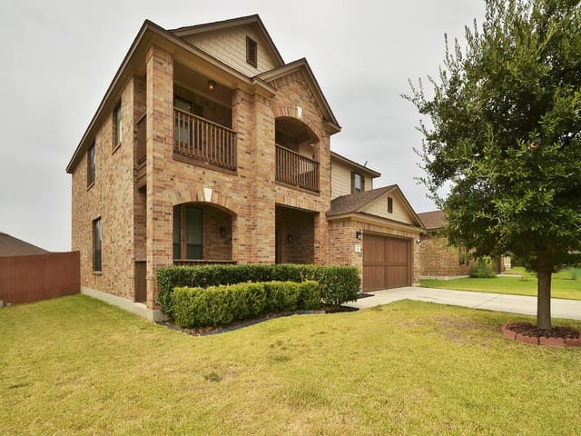 217 Kissing Oak Dr