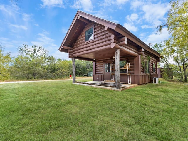 218 Alexandra Ln