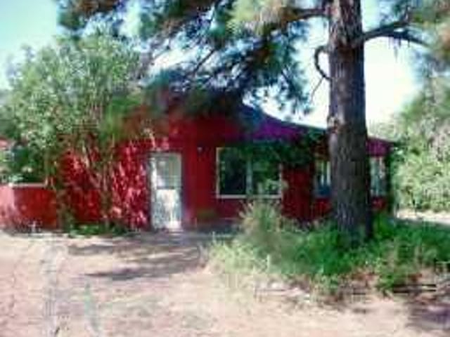 218 JOHNS LN