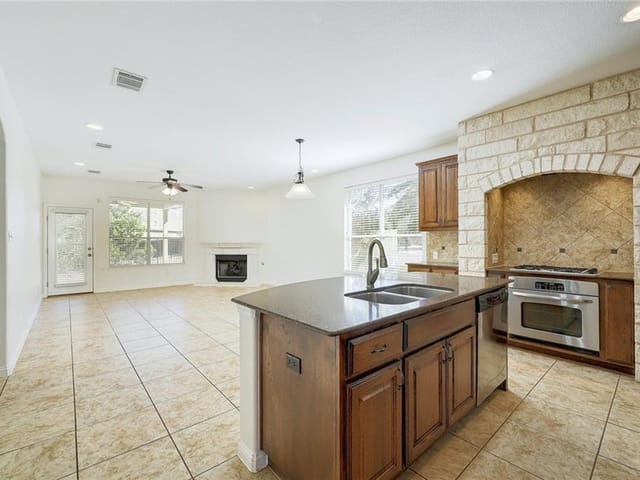 218 Limestone Trl