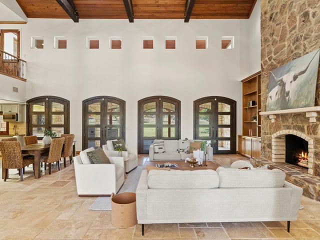 2180 La Ventana PKWY