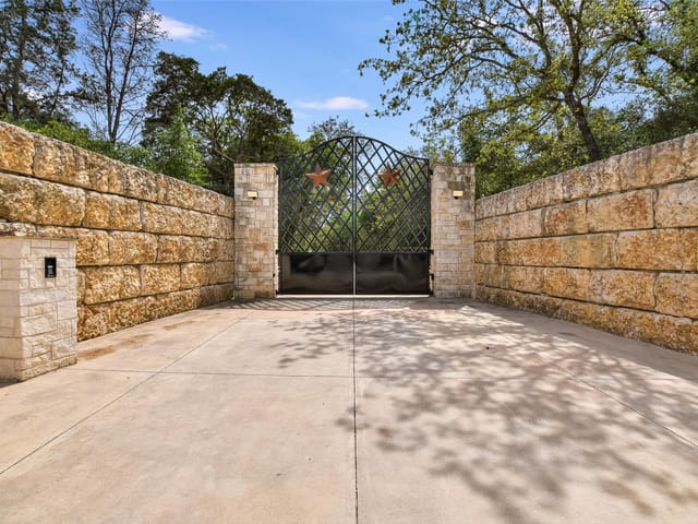 2187 Highway 290 E