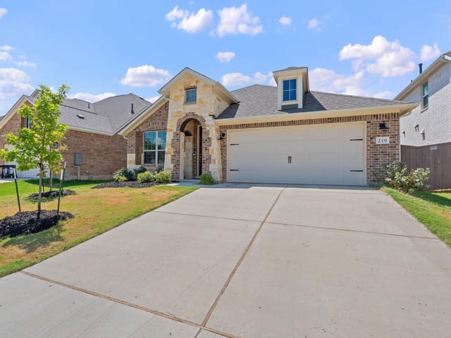219 Golden Gate LN