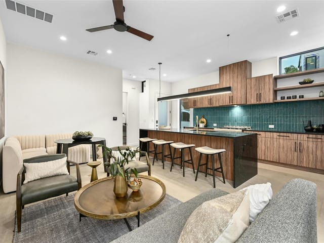 219 Lessin LN Unit #6