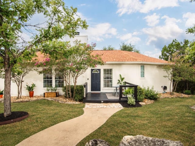 21900 Moulin DR