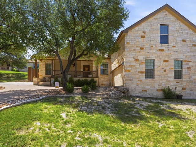 21911 Moffat DR