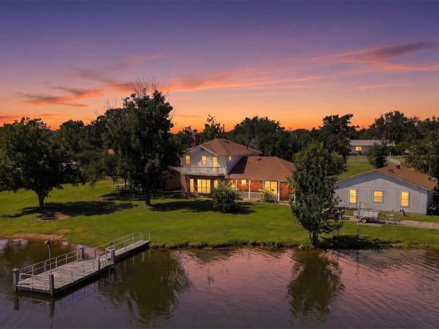 220 Hummingbird CIR