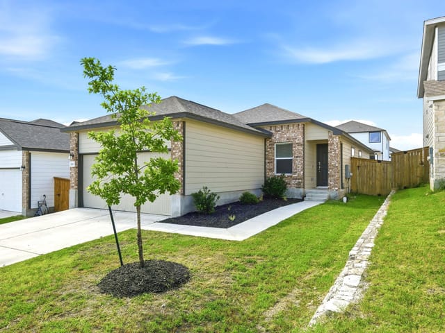 220 Lucky Texan RD