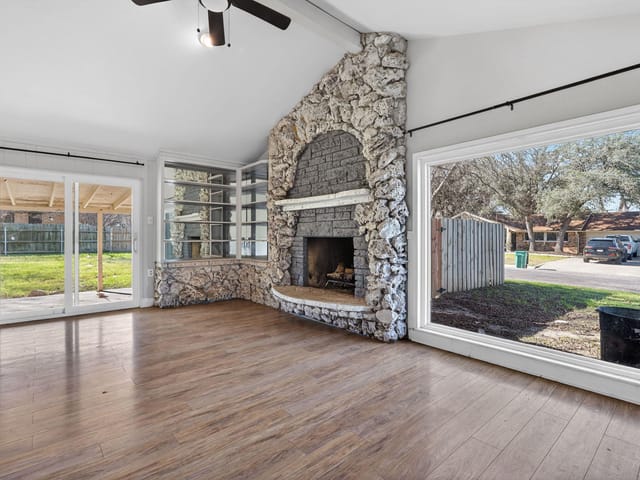 220 W Mockingbird Ln