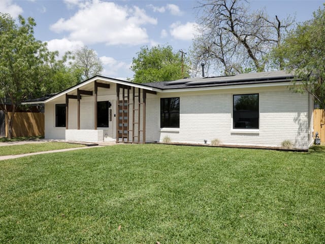 2200 Bristol DR