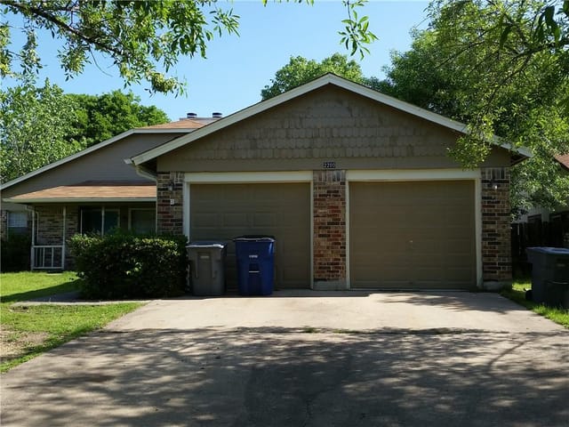 2200 Cedar Bend Dr