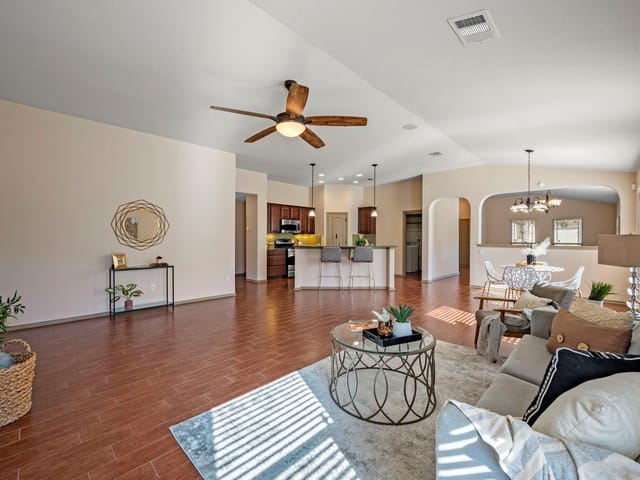 2200 Christoff Loop