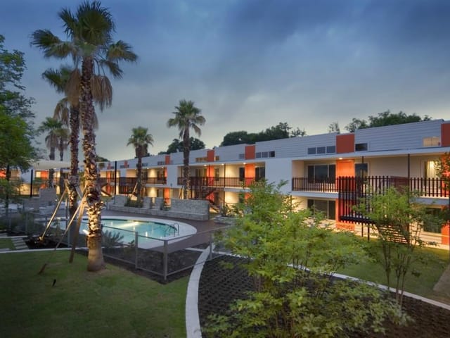 2200 Dickson Dr Unit #102