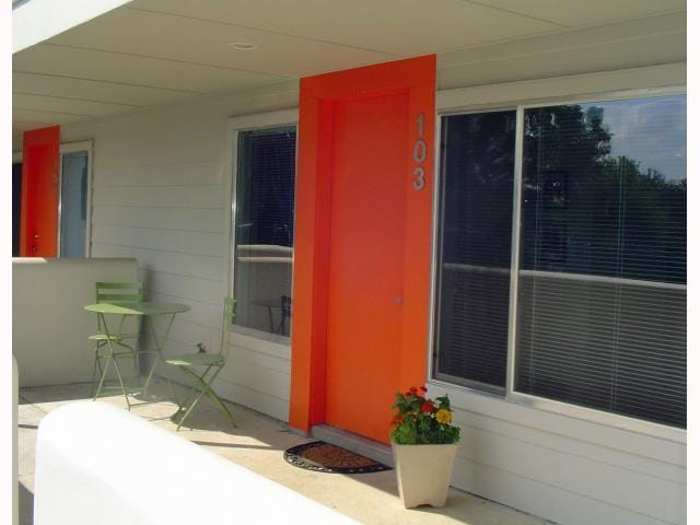 2200 Dickson DR Unit #103