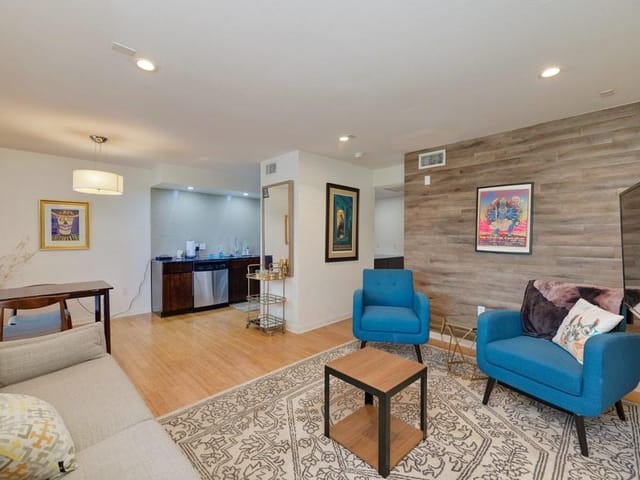 2200 Dickson DR Unit #130