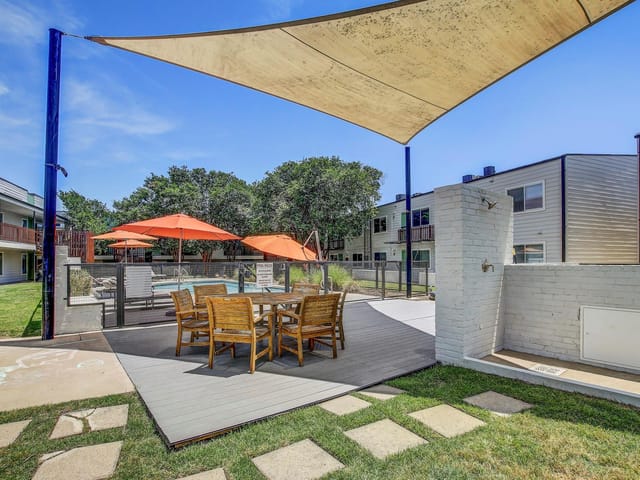 2200 Dickson DR Unit #132