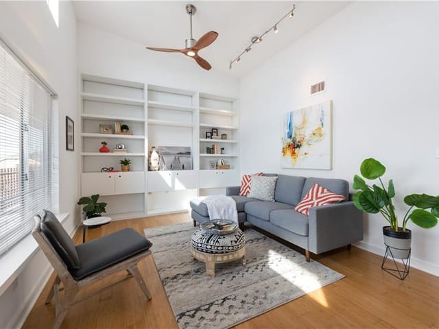 2200 Dickson Dr Unit #206