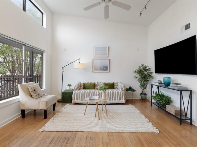 2200 Dickson Dr Unit #210