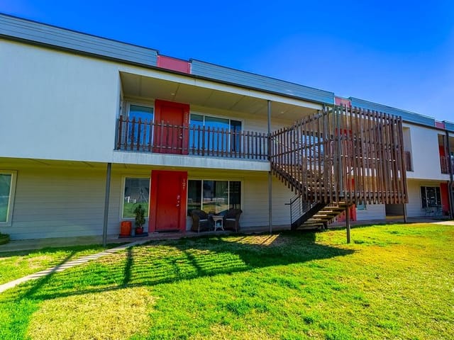 2200 Dickson DR Unit #221