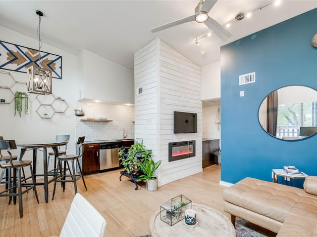 2200 Dickson DR Unit #230