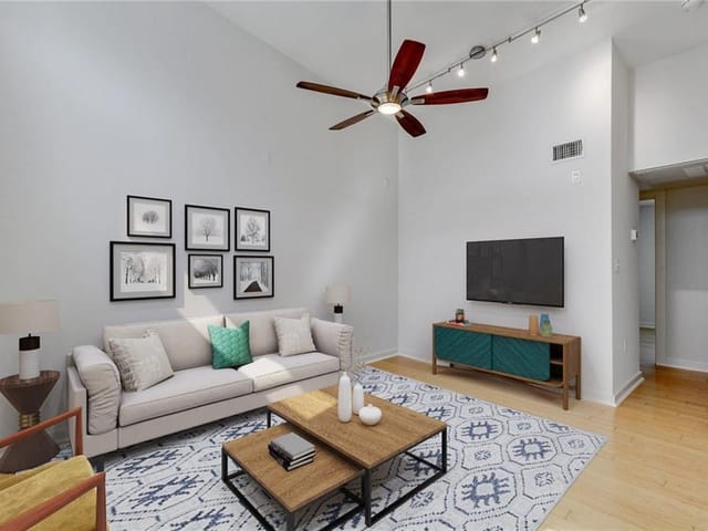 2200 Dickson Dr Unit #231