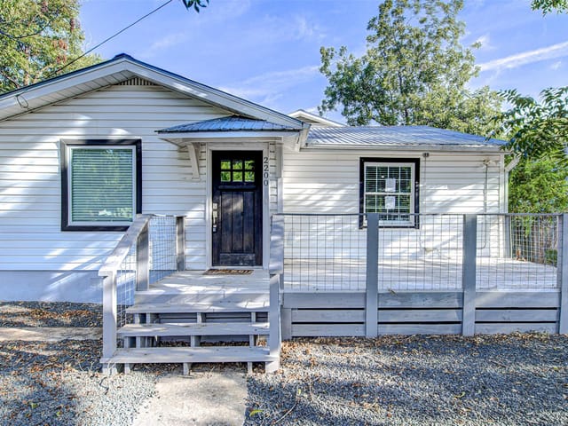 View 2200 E 14th ST 2200 E 14th ST, photo 1 of 6, Austin, TX