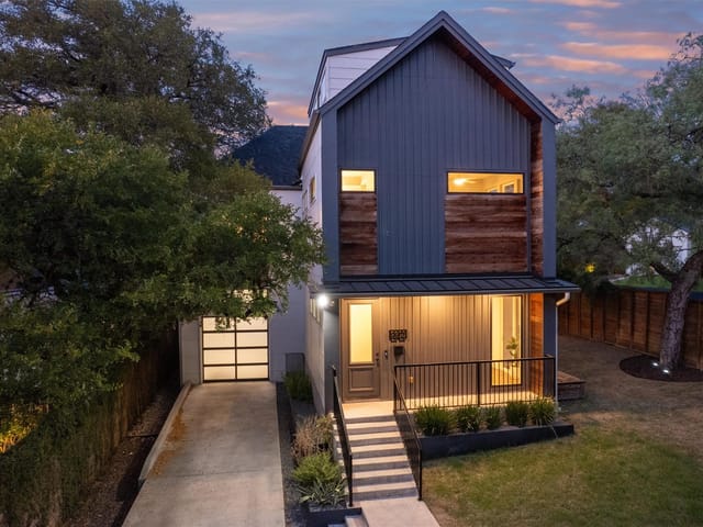 2200 La Casa Dr