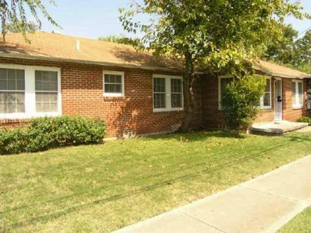 2200 Manor