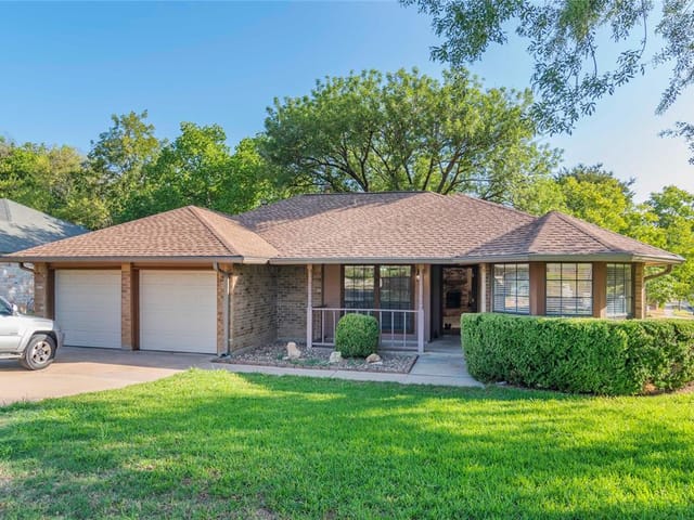 2200 Maple Hollow Trl