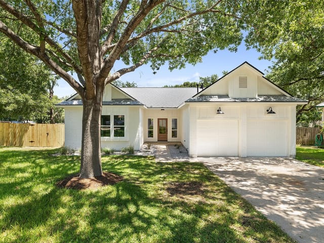2200 Tanglevine Dr