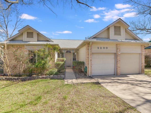 2200 Tanglevine Dr
