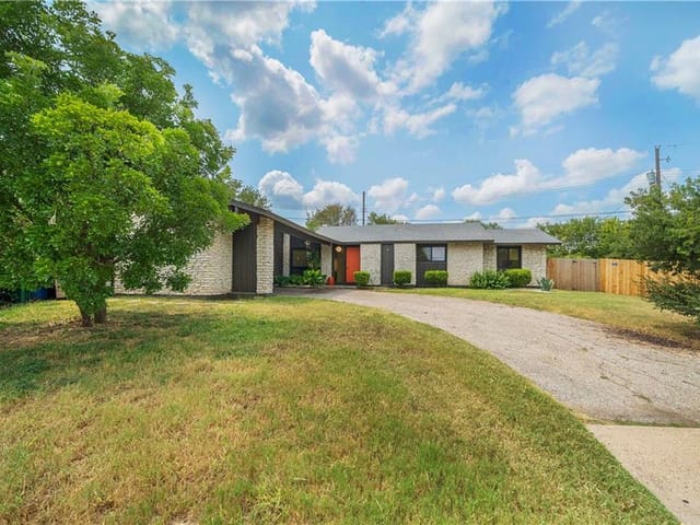 2201 Cadiz Cir