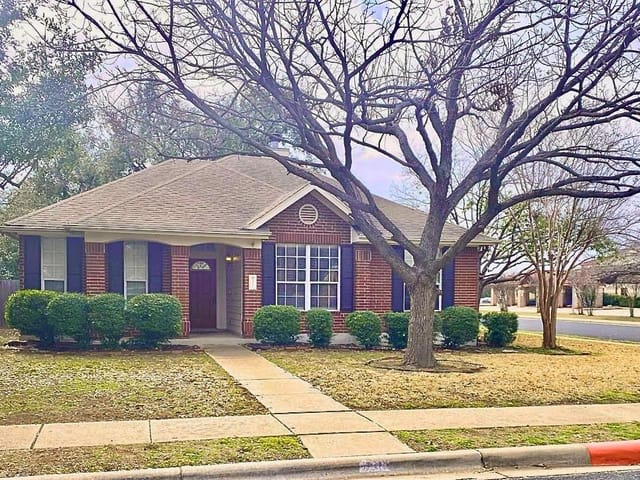 2201 Clover Ridge Dr
