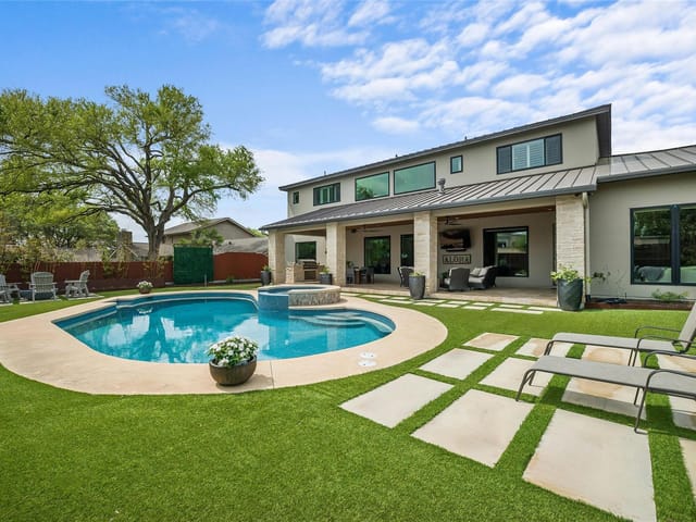 2201 Cypress PT