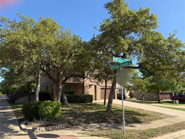 2201 Ezra Ct