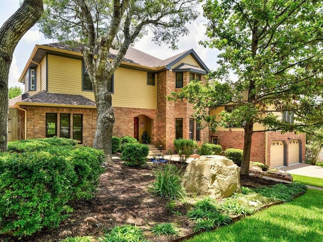 2201 Plumbrook DR