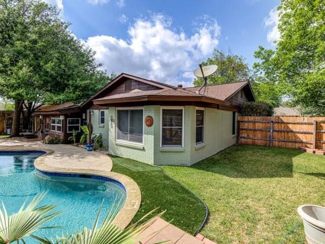2201 Teakwood Dr