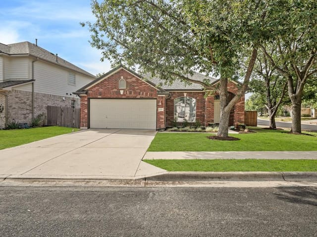2201 Voyageurs Ln