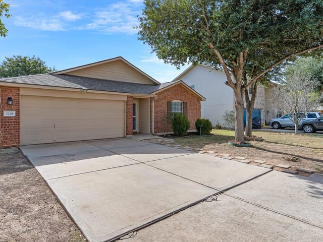 2201 Whistling Way
