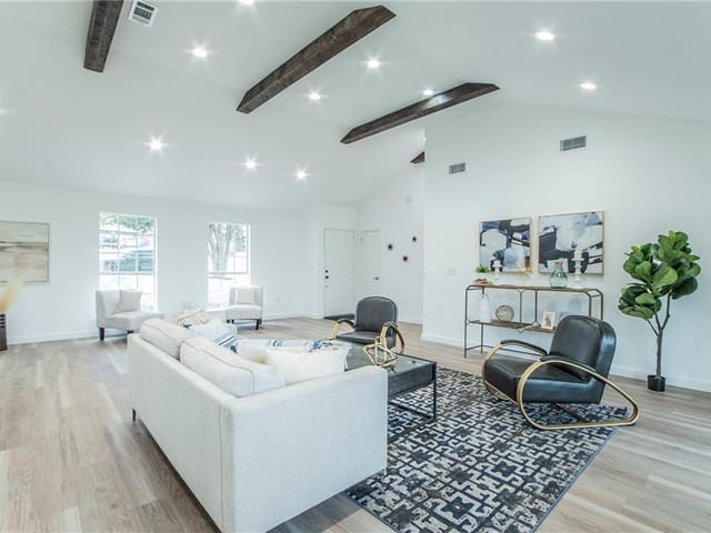 2202 Bahia Cir