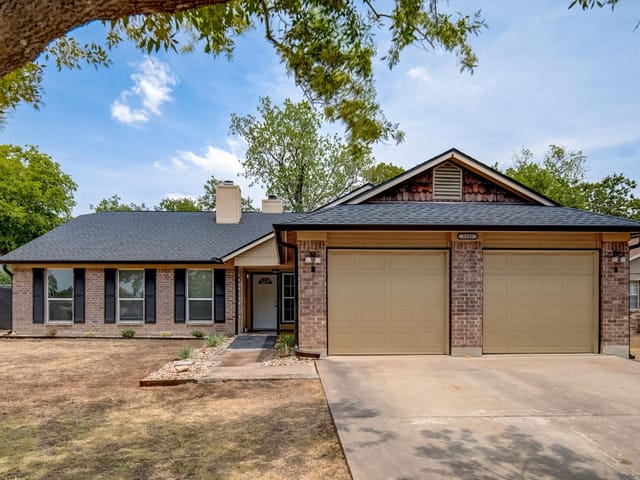 2202 Cedar Bend Dr