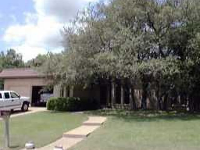 2202 DORAL DR