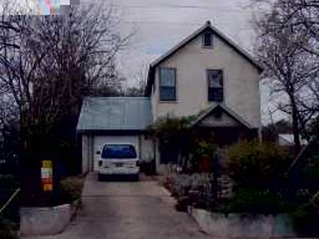 2202 EAST SIDE