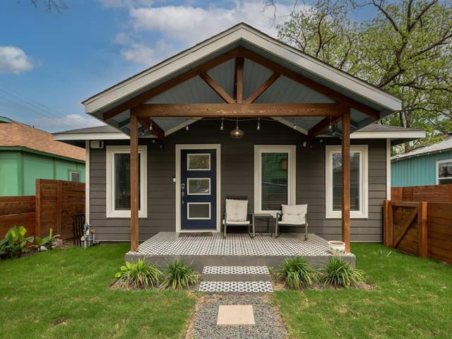 2202 Haskell St Unit #1