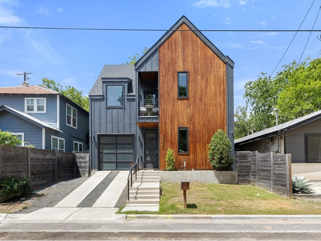 2202 Santa Rita ST