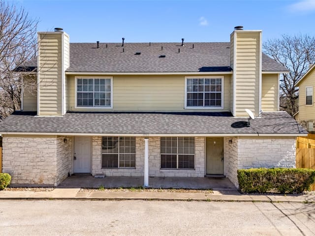 2203 Creekside Ln